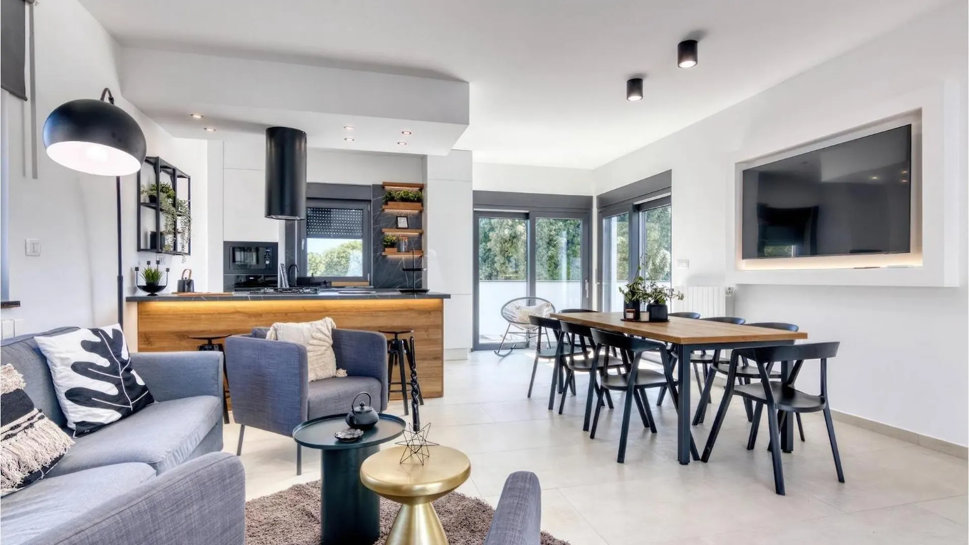 Villa Design M Pula 0*,
